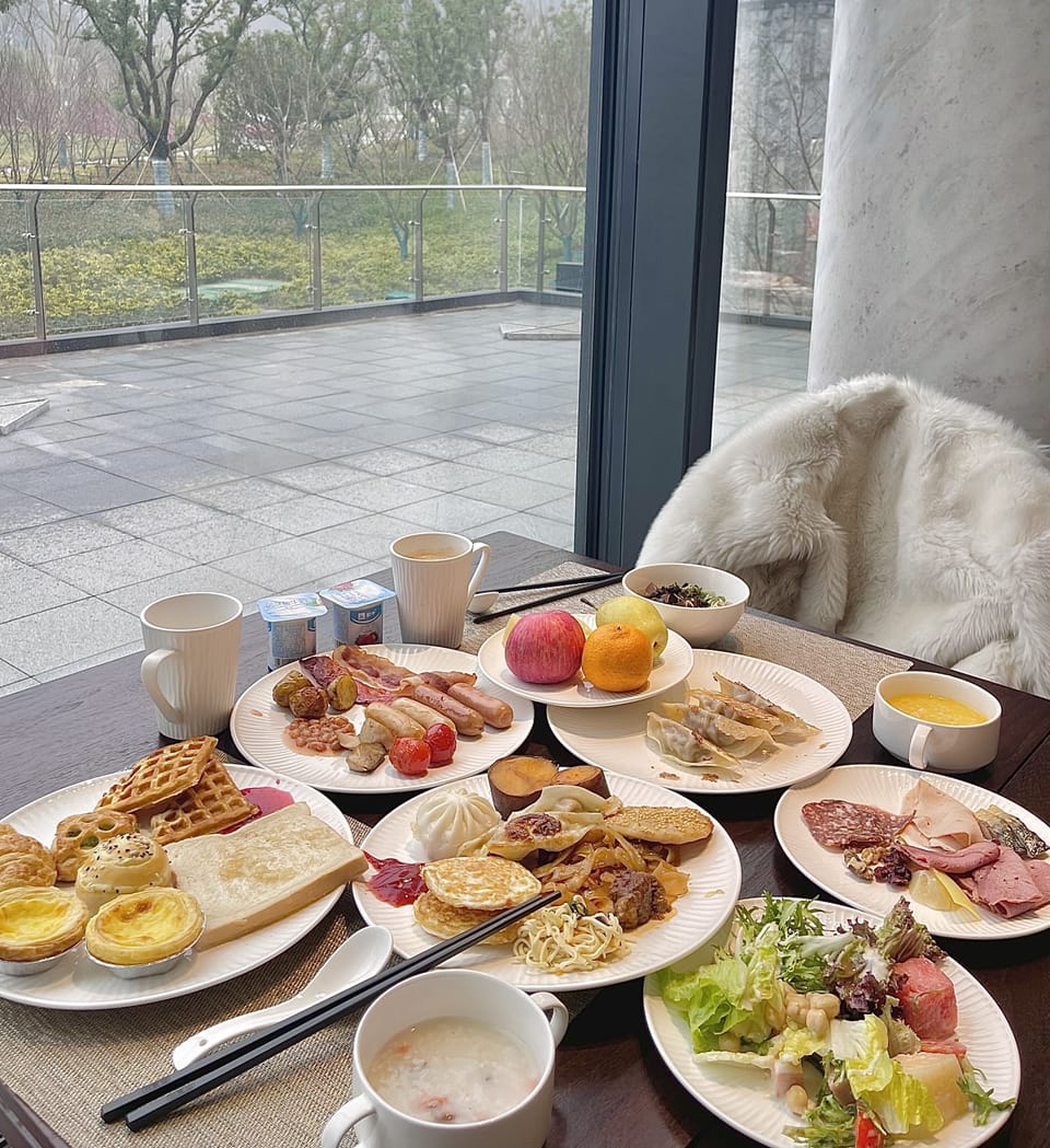 Daily full breakfast (CNY 168 per person)