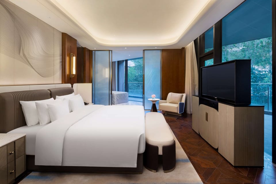 Signature Suite | Minibar, desk, laptop workspace, soundproofing