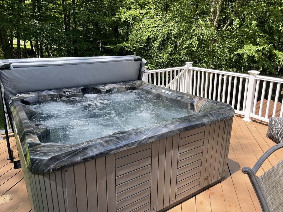 6 person hot tub