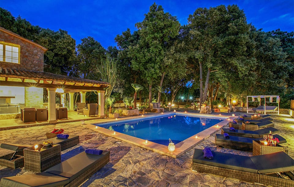 Beautiful villa with swimming pool