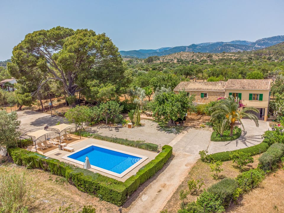 Beautiful villa with swimming pool
