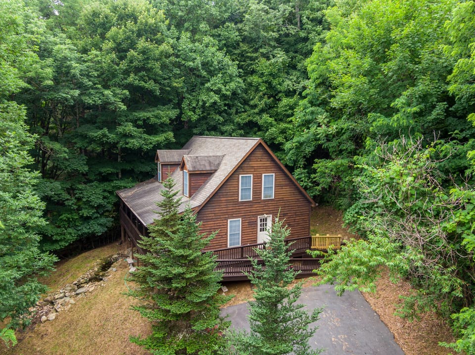 Adventure Awaits at this cozy 3-bedroom cabin perched atop Seven Devils in just over 3,800 feet in elevation!