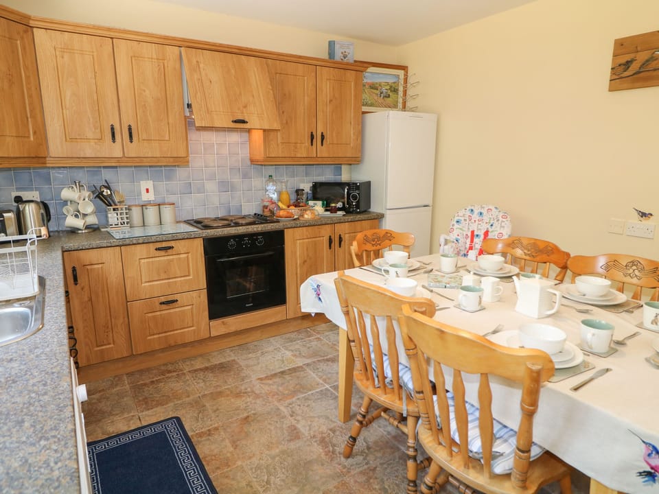 Cottage | Private kitchen | Fridge, dishwasher, electric kettle, toaster