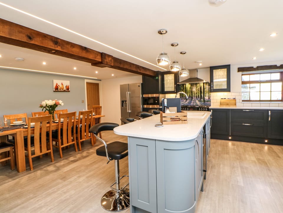 Cottage | Private kitchen | Fridge, dishwasher, electric kettle, toaster