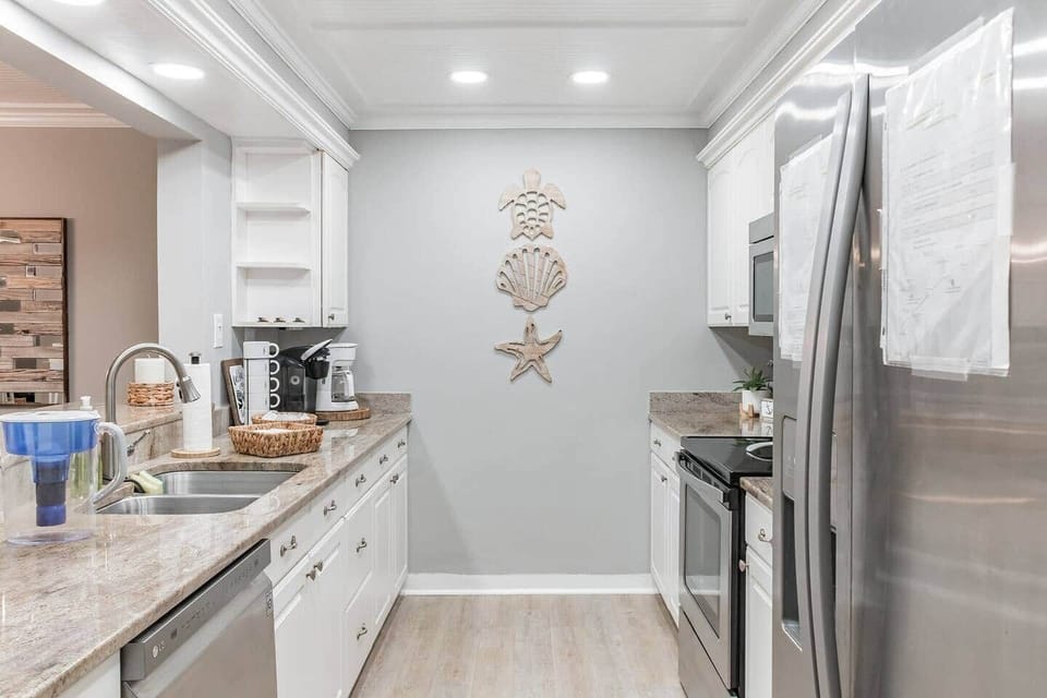 Enjoy filtered water and ice from the large double door fridge