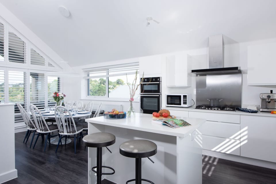 Kitchen and dining space, electric oven grill and hob - Swanpool View