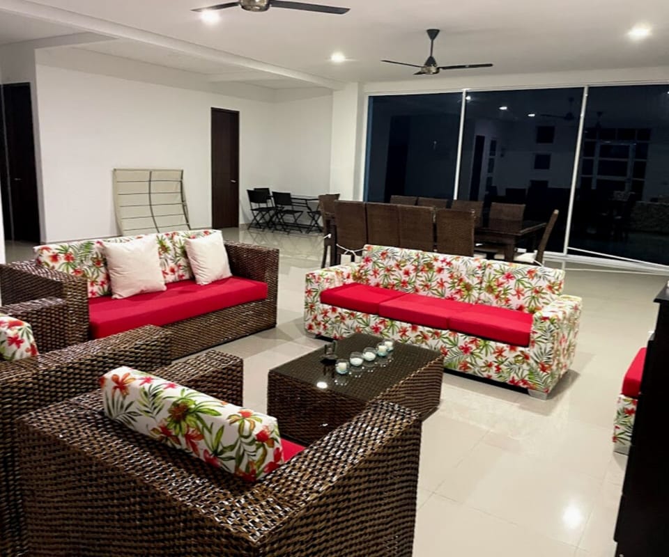 Comfort Townhome | Living room