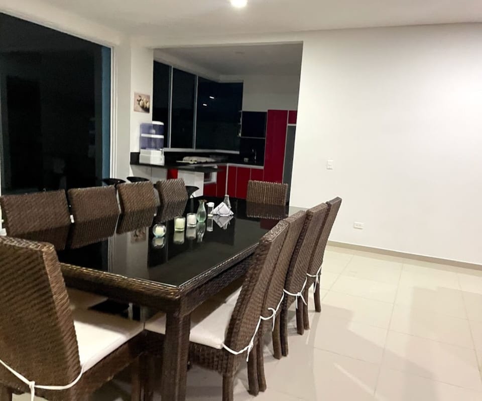 Comfort Townhome | Dining room