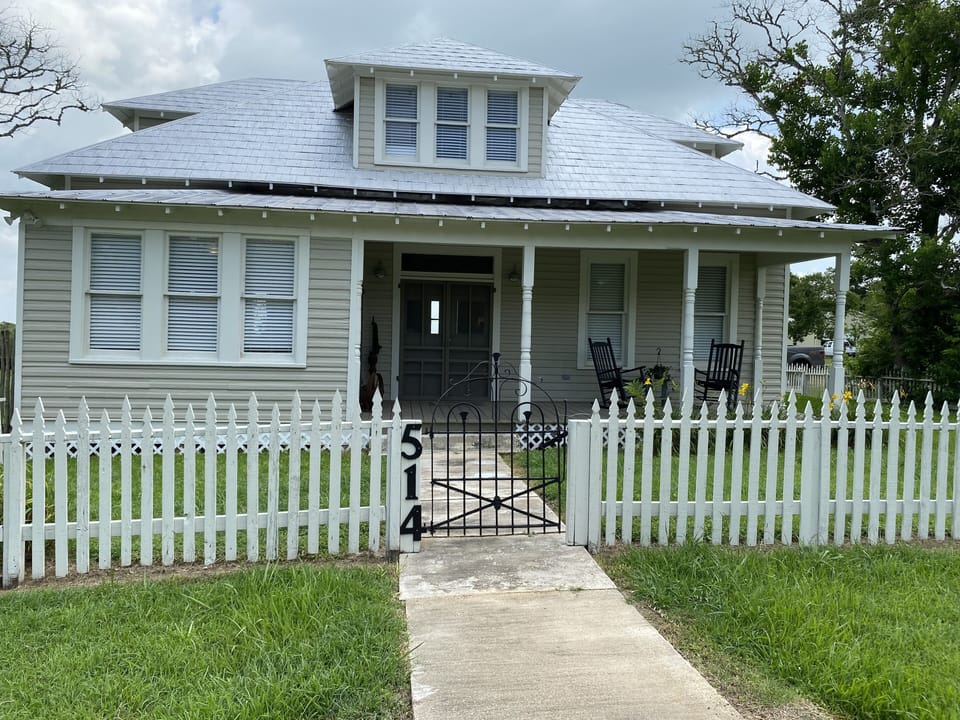 Front view of 514 Houston St. from Houston St. 