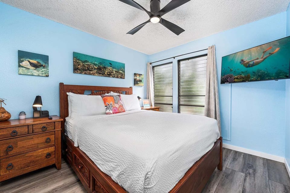 Secondary bedroom with Queen bed
