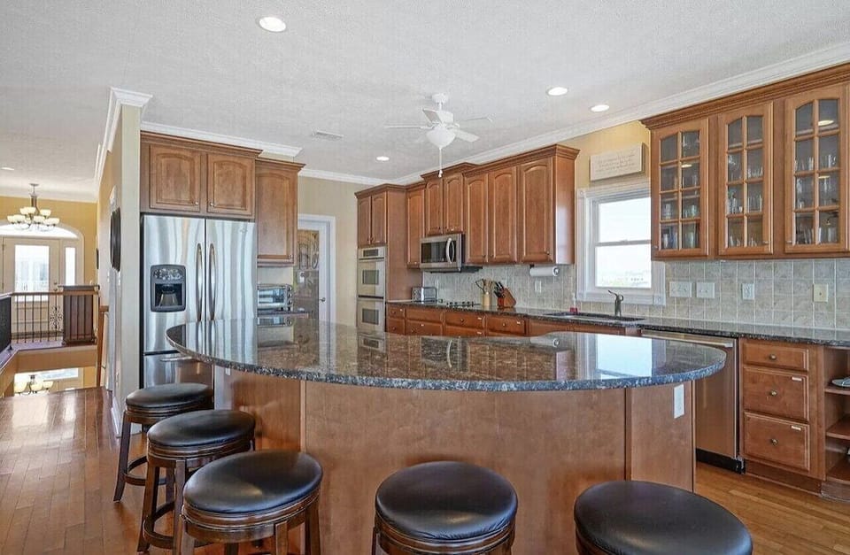 Kitchen with large island 