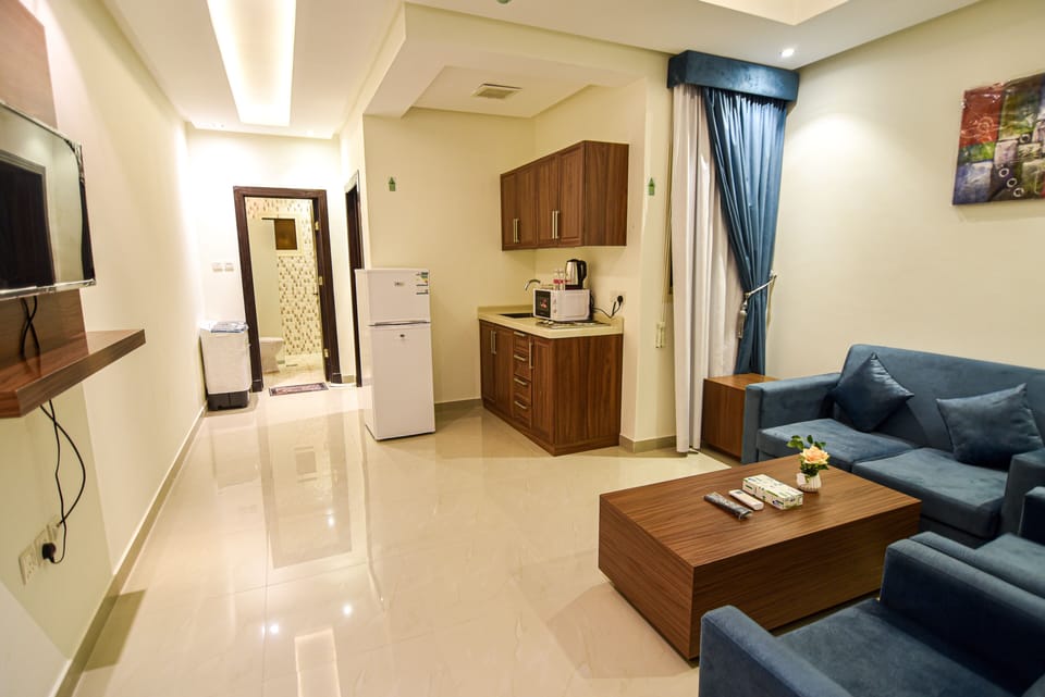 Economy Apartment | Living area
