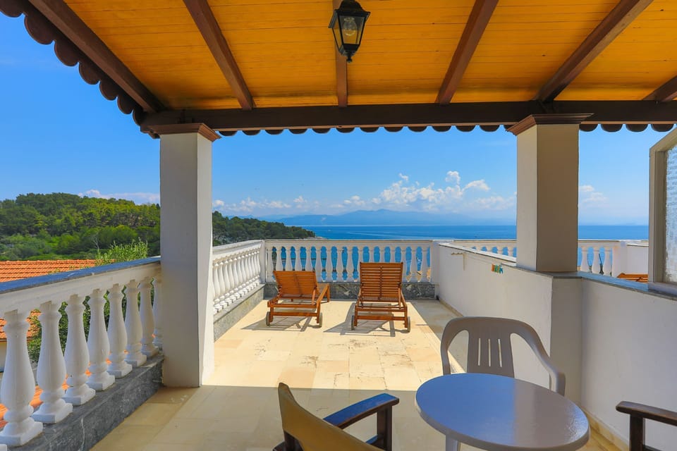 Balcony area