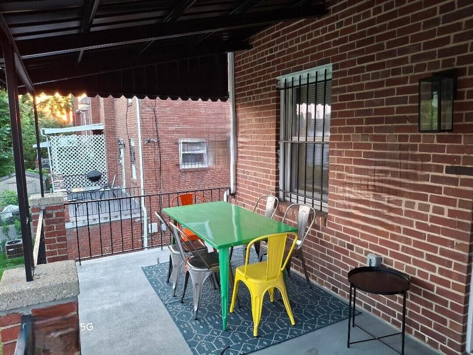 Deck/terrace - on the 2nd floor off the kitchen.