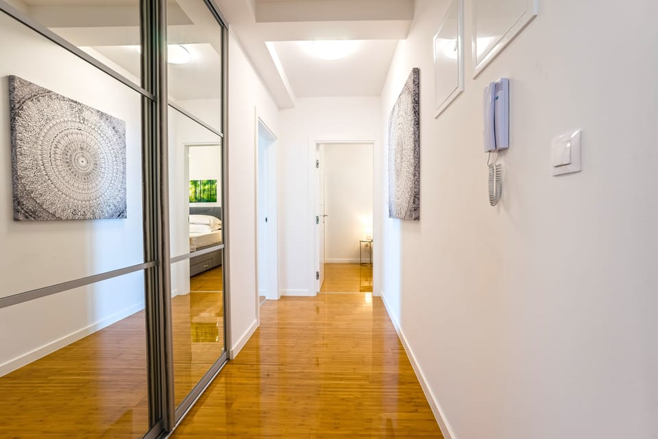 Deluxe Apartment, 3 Bedrooms, Hot Tub, Sea View | 3 bedrooms, iron/ironing board, free WiFi, bed sheets