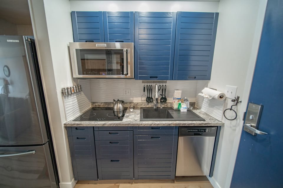 Kitchenette with electric range