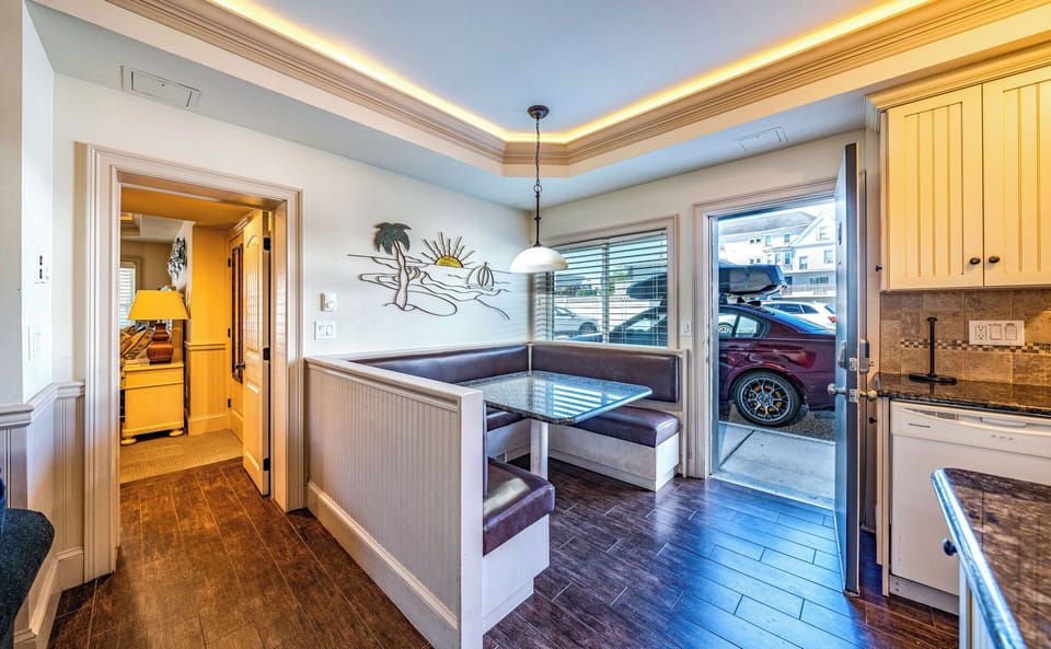 Cozy dining area, can seat up to five people

