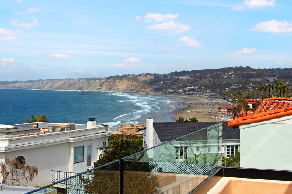 Spectacular views of La Jolla Shores beaches and Torrey Pines cliffs