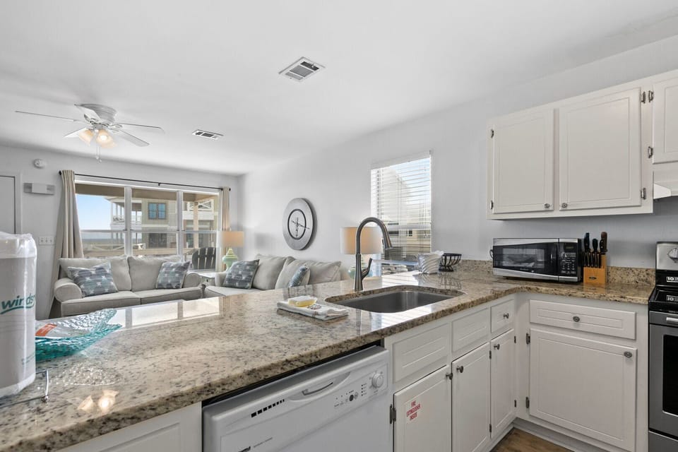 Clean open kitchen.