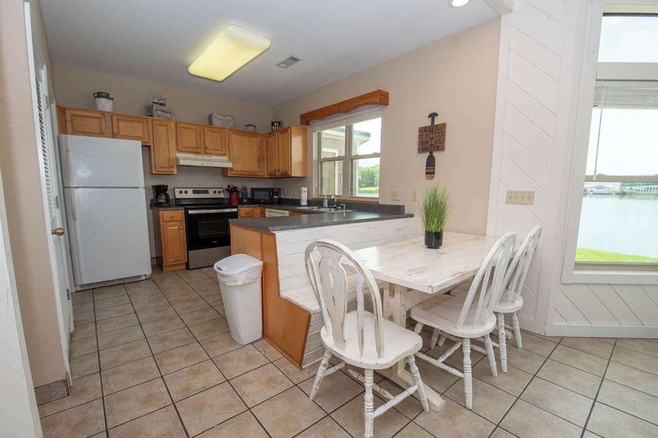 Kitchen/ dining room