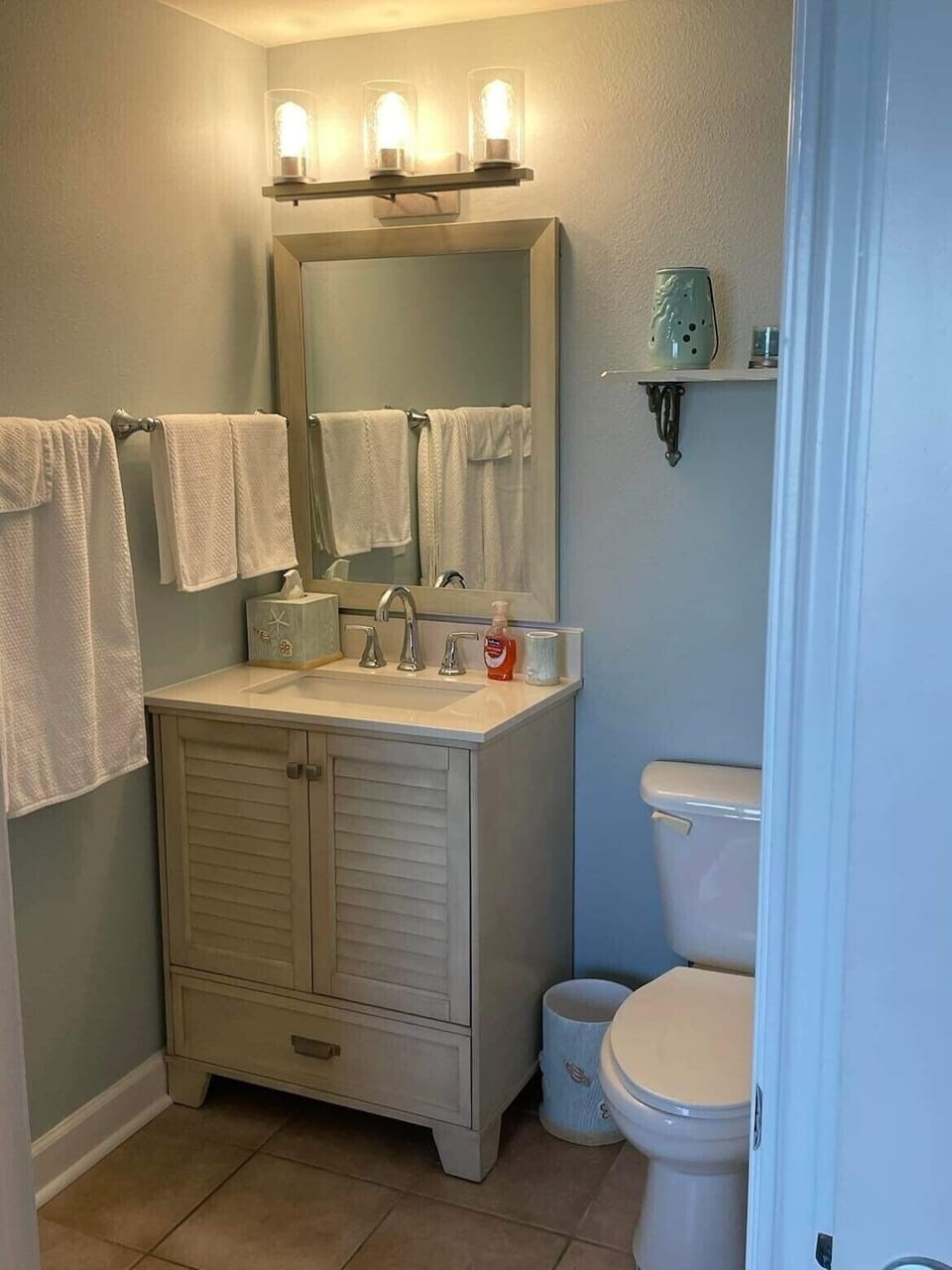Second master bathroom 