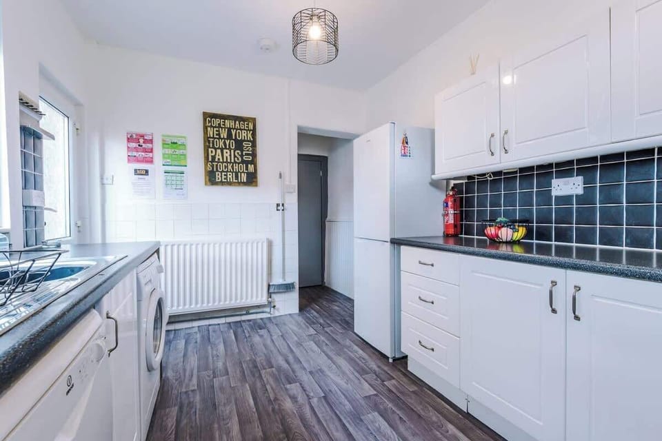 Richmond roads spacious kitchen with all the facilities you need for a long or short stay in Crewe.