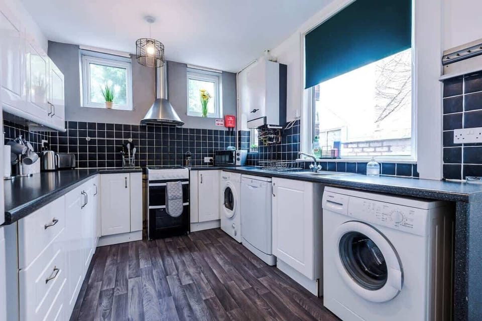 Richmond roads spacious kitchen with all the facilities you need for a long or short stay in Crewe.