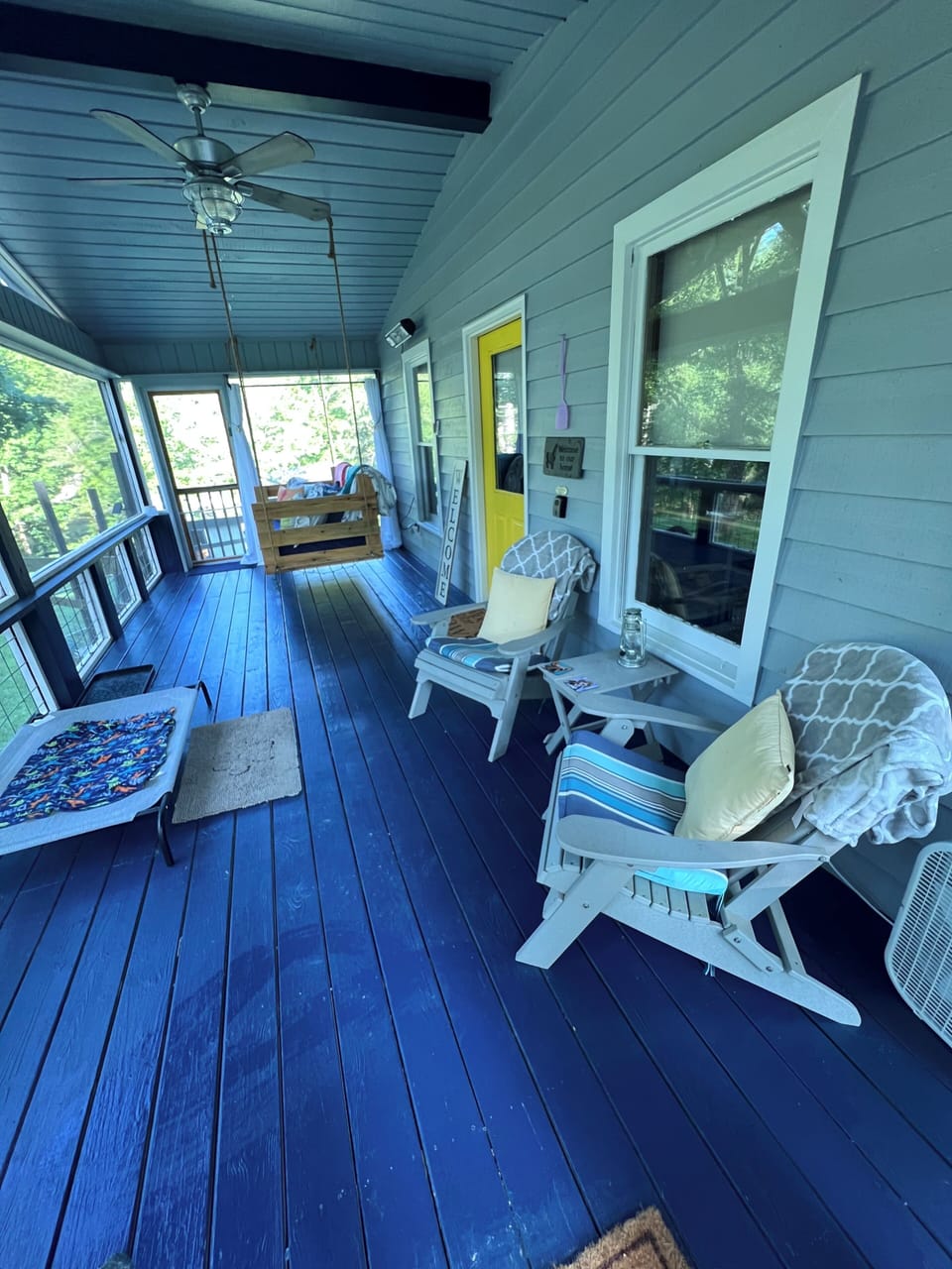 THE FAMOUS SCREEN PORCH. Lake n Mountain View. ⛰ 🦅