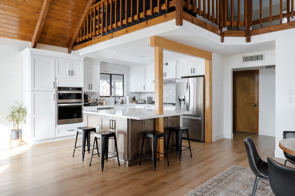The property features a fully equipped kitchen with a breakfast bar.