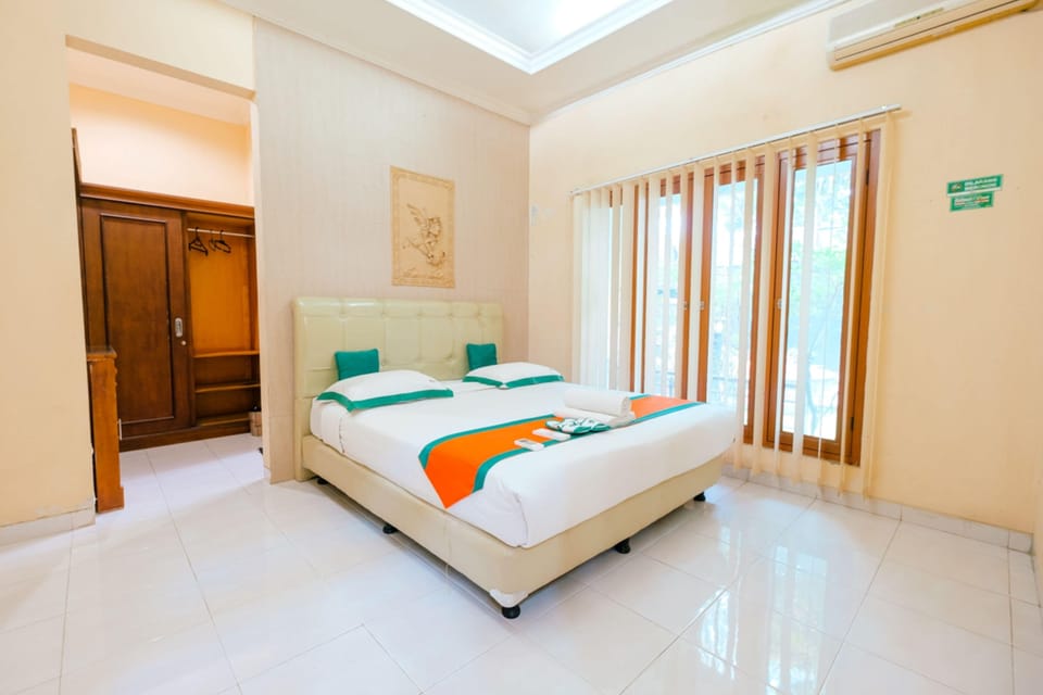 Family Room | 3 bedrooms, desk, soundproofing, free WiFi