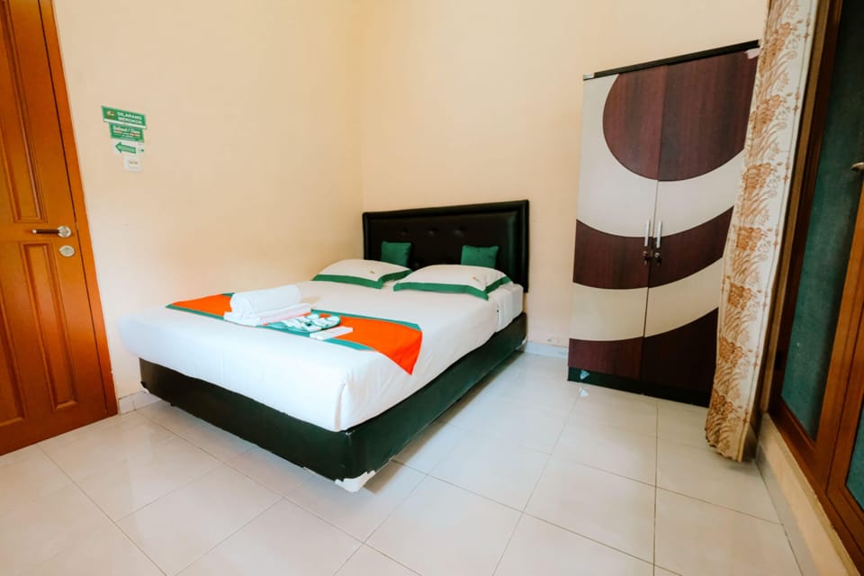 Family Room | 3 bedrooms, desk, soundproofing, free WiFi