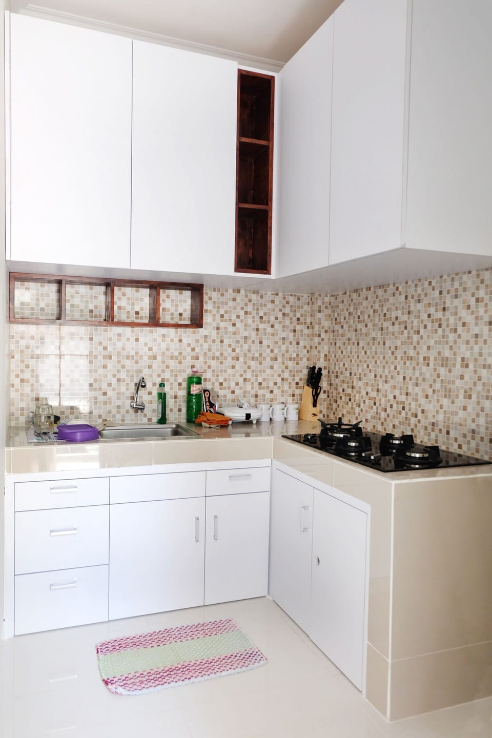Family Villa | Private kitchen | Full-size fridge, stovetop, electric kettle, cookware/dishes/utensils