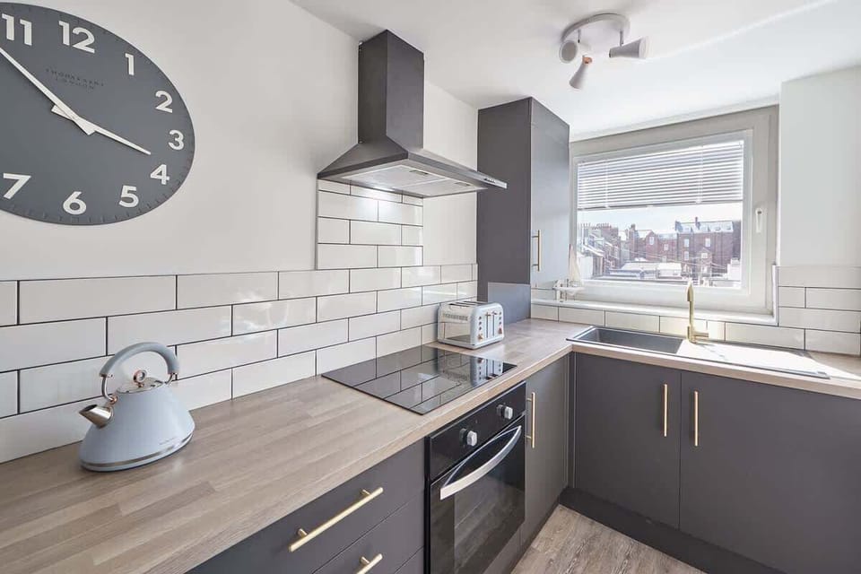 The Nest, Whitby - Host & Stay