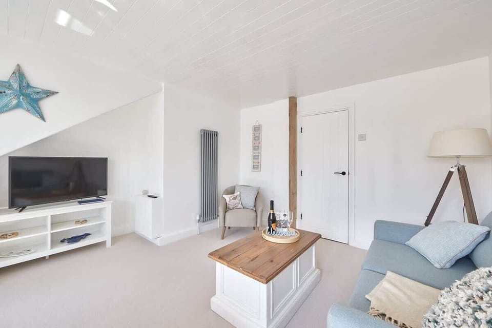 The Nest, Whitby - Host & Stay