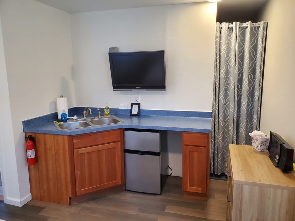 Efficiency kitchen area in 1st Floor Guest House