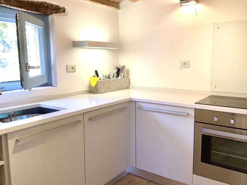 Kitchen with fridge, dishwasher, oven & induction hob