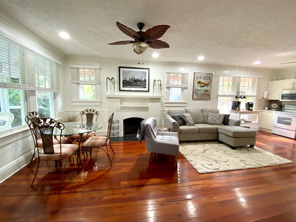 Spacious living room