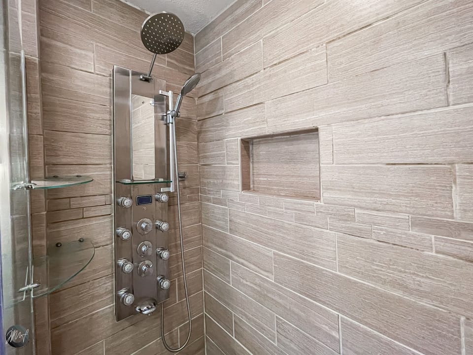Your private ensuite spa shower with oscillating jets.