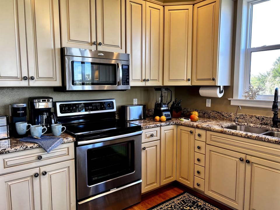 This kitchen is a chef's dream - fully stocked with sharp knives, cooking and baking essentials, full-sized appliances, and enough counter space that your sous-chef can enjoy the prep space with you. 