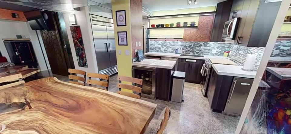 02-JC408 Kit DR, Clear Ice Machine, Beverage Center, Dining Room LiveEdge Table