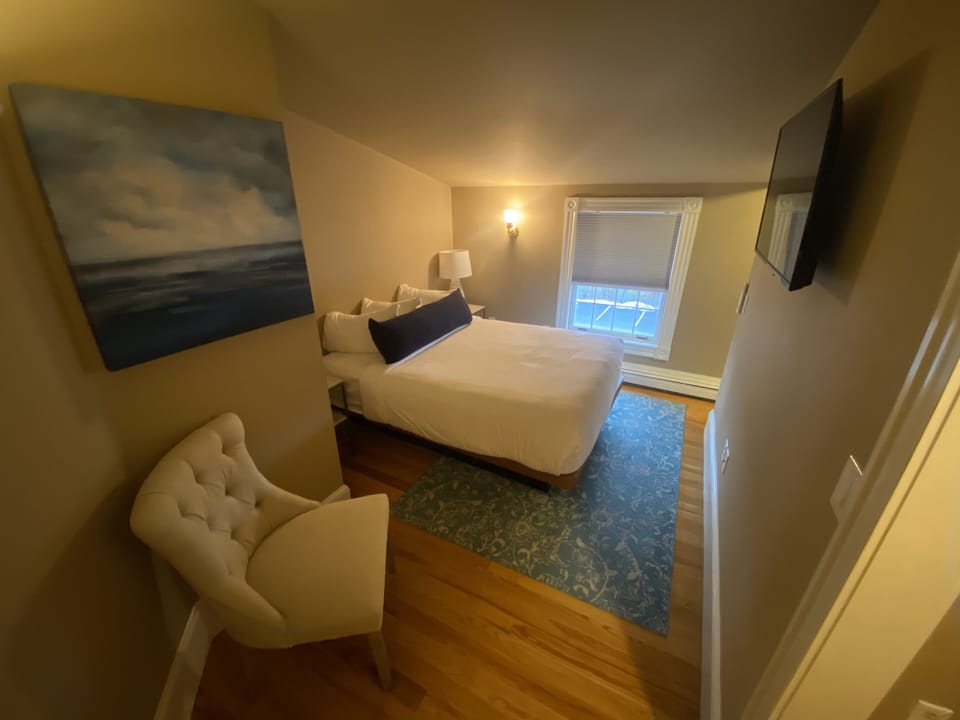 Third Floor Queen Bedroom