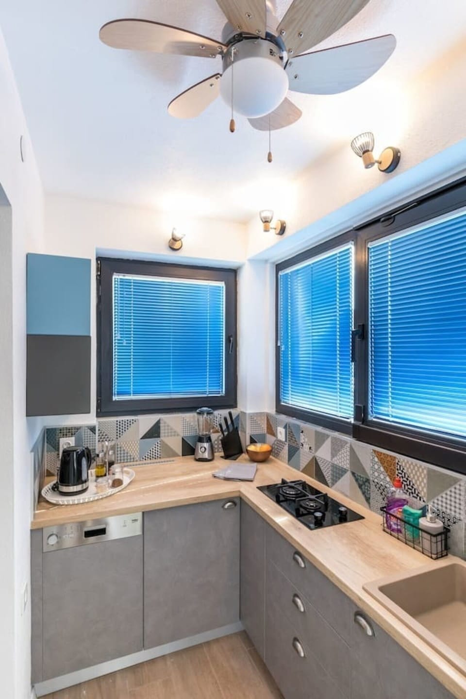 House | Private kitchen | Fridge, stovetop, dishwasher, coffee/tea maker