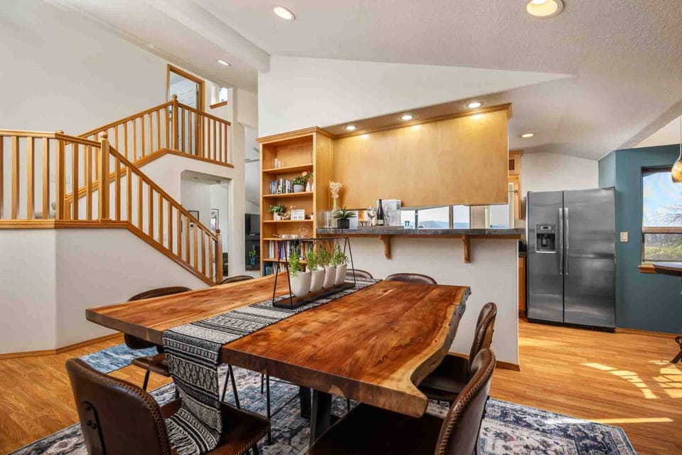 "Made a nice home base for the weekend. The kitchen was stocked nicely with everything we needed to grill and cook at the house." - Gina