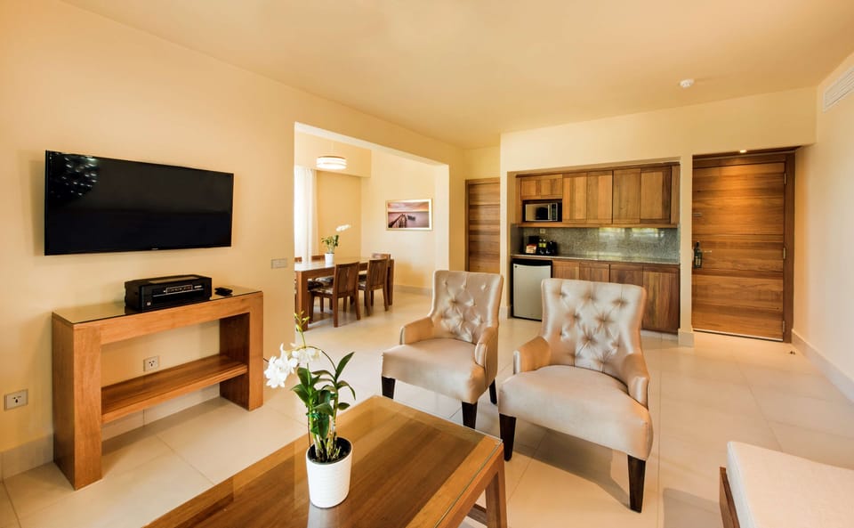 Suite (Royal Level) | Down comforters, in-room safe, individually decorated