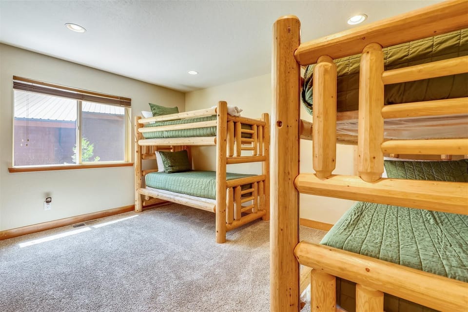 downstairs 2 sets of twin bunk beds.