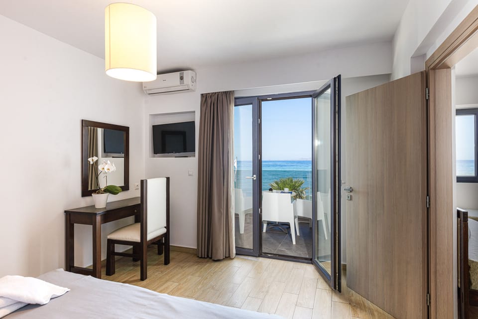 Grand Apartment, 1 Bedroom, Sea View | Free WiFi, bed sheets