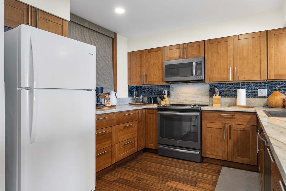 Spacious kitchen and ample kitchen tools and appliances for the chef.