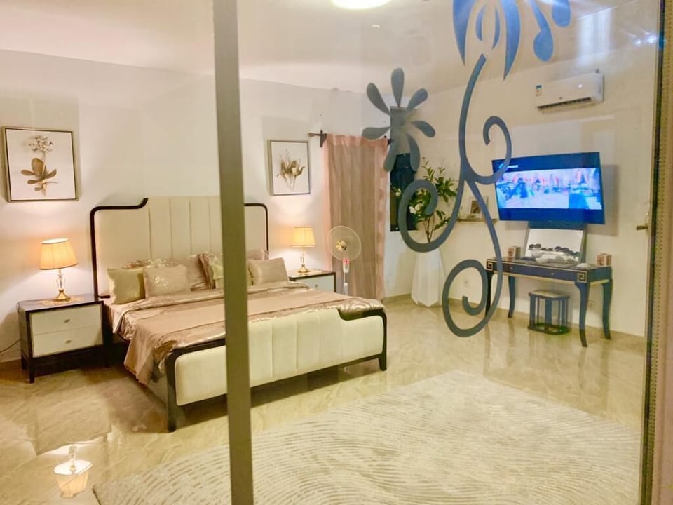 Luxury Room, 1 Bedroom, Beach View | 1 bedroom, hypo-allergenic bedding, individually decorated