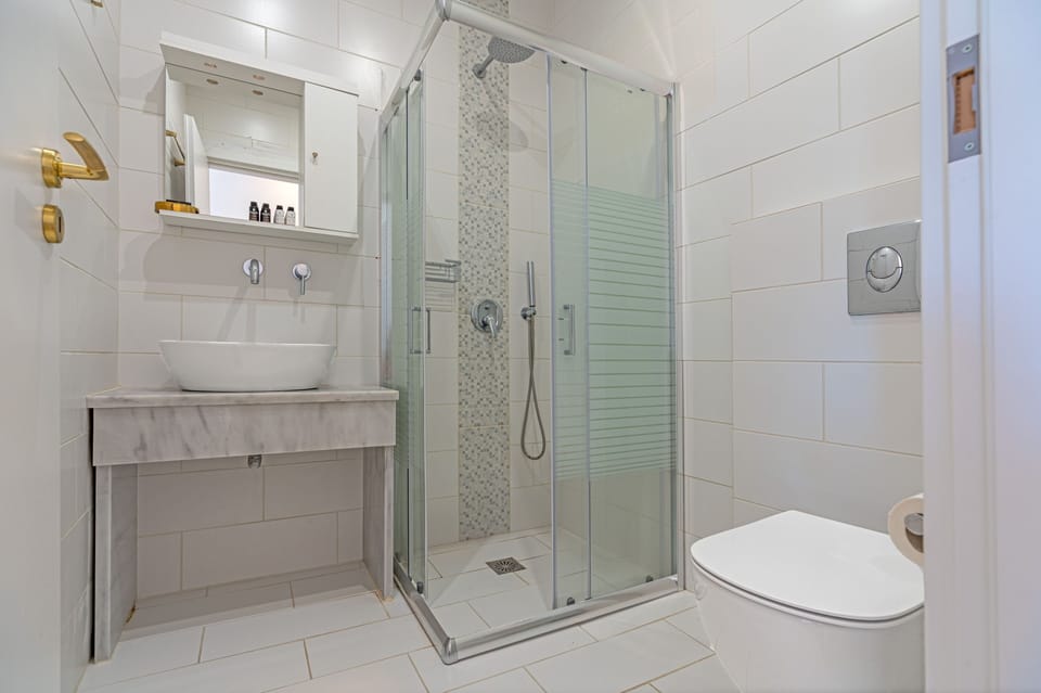 Deluxe Quadruple Room, Balcony, Sea View | Bathroom | Shower, free toiletries, hair dryer, towels