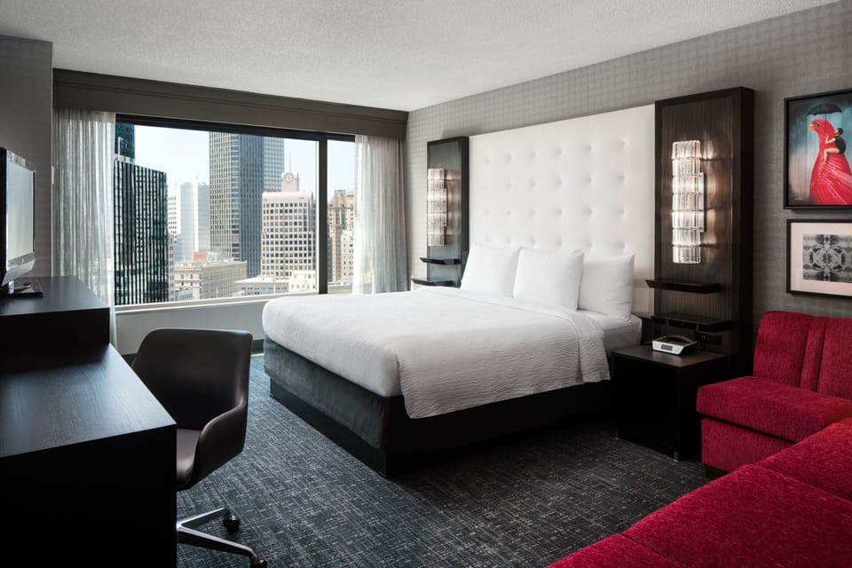 Hypo-allergenic bedding, in-room safe, desk, laptop workspace